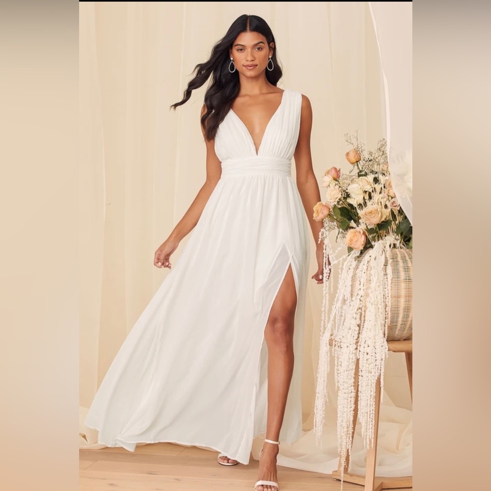 Beautiful cream colored wedding dress. New with tags never worn. Size XL a 16